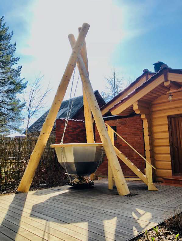 Елисей Сийлович на бревнах
